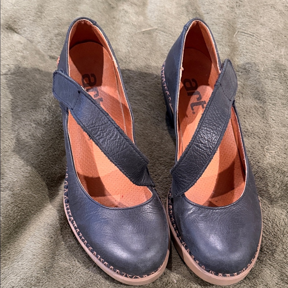 Art Women's Black Leather Heels